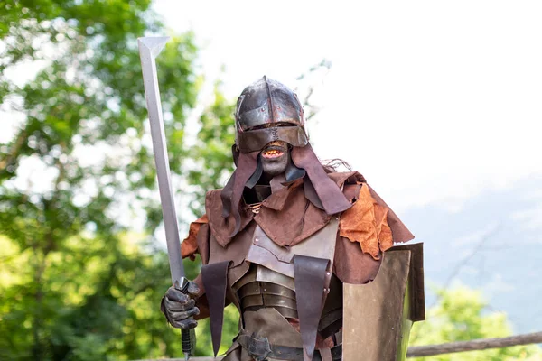 Lucca Italia 2018 Uruk Hai Guerrero Con Casco Espada Del — Foto de Stock