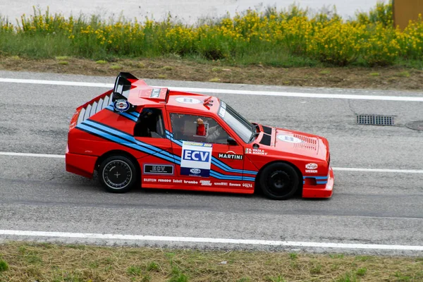 Reggio Emilia, İtalya - 2016 26 06: Reggio Apennines 'in serbest etkinliği Lancia Delta S4 ECV. Yüksek kalite fotoğraf
