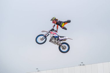 Milano, İtalya - 2021 11: Eicma Milano Bisiklet Fuarı Serbest Motokros numaraları. Yüksek kalite fotoğraf