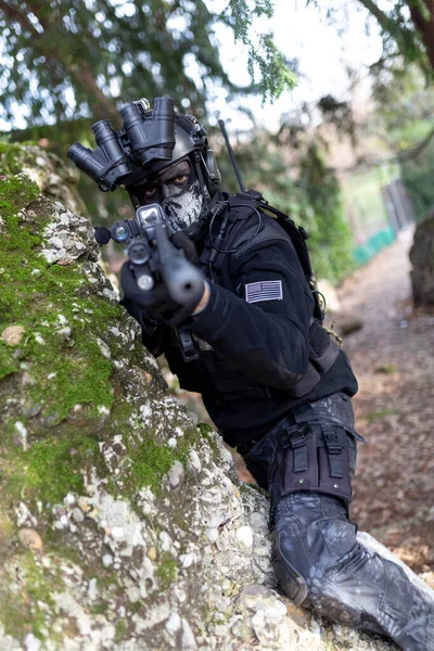 Cosplayer Military Man Armed Submachine Gun Silencer Night Vision High — Fotografie, imagine de stoc