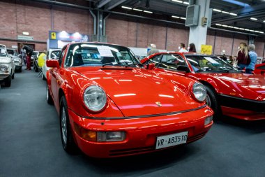 Modena, İtalya - 2021 07 04: Motor Vadisi Festivali arabası Porsche 911 ile buluşuyor. Yüksek kalite fotoğraf