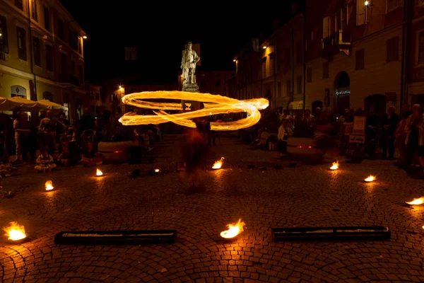Reggio Emilia Italy 2013 Public Event Square Fire Eating Juggler — Zdjęcie stockowe