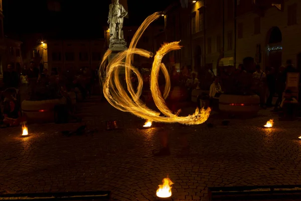 Reggio Emilia Italy 2013 Public Event Square Fire Eating Juggler — Foto de Stock