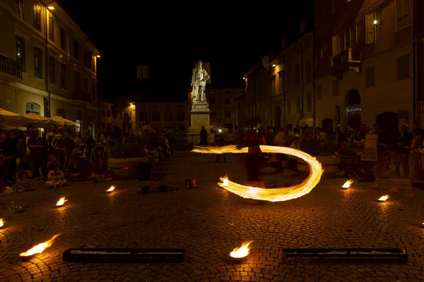 Reggio Emilia Italy 2013 Public Event Square Fire Eating Juggler — Zdjęcie stockowe