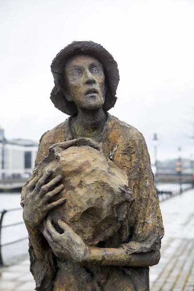 Dublin Irelnad 2016 Famine Memorial Custom House Staue Monument Rainy — Stock Photo, Image