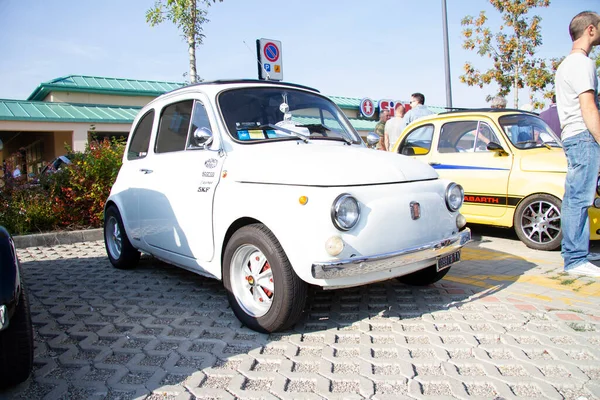 Bibbiano Reggio Emilia Italia 2015 Rally Gratuito Coches Antiguos Plaza — Foto de Stock