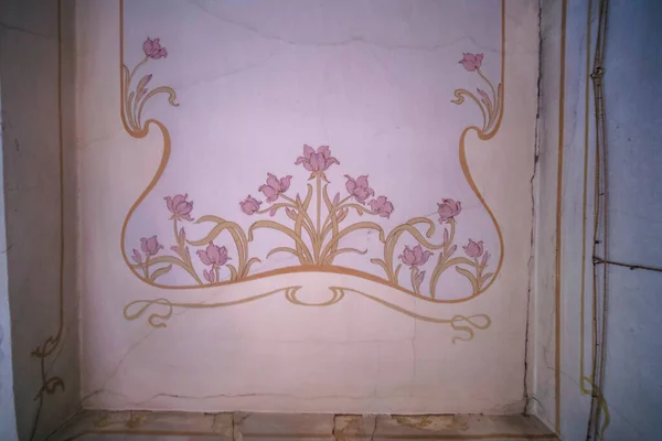 Eski Terk Edilmiş Malikanenin Fresk Duvarında Çiçek Süslemesi Yüksek Kalite — Stok fotoğraf