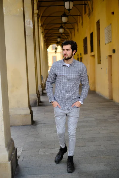 Handsome Dark Haired Italian Boy Strolls Arcades High Quality Photo — Foto de Stock