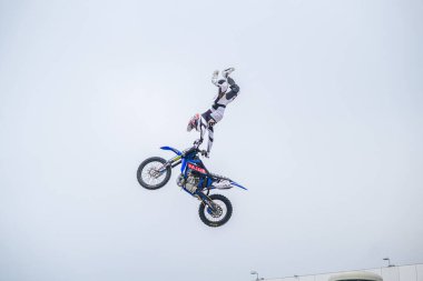 Milano, İtalya - 2021 11: Eicma Milano Bisiklet Fuarı Serbest Motokros numaraları. Yüksek kalite fotoğraf