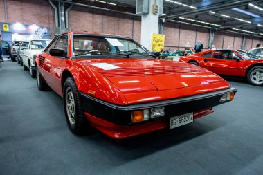Modena, İtalya - 2021 07 04: Motor Vadisi Festivali arabası Ferrari 208 Gtb ile buluşuyor. Yüksek kalite fotoğraf