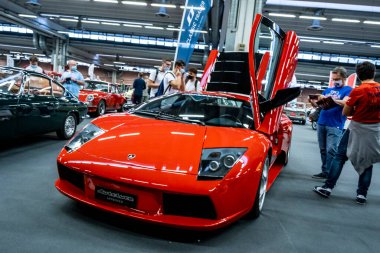 Modena, İtalya - 2021 07 04: Motor Vadisi Festivali arabası Lamborghini Murcielago ile buluşuyor. Yüksek kalite fotoğraf