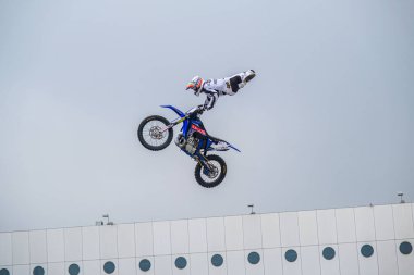 Milano, İtalya - 2021 11: Eicma Milano Bisiklet Fuarı Serbest Motokros numaraları. Yüksek kalite fotoğraf