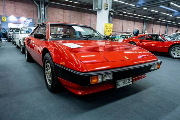 Modena, İtalya - 2021 07 04: Motor Vadisi Festivali arabası Ferrari 208 Gtb ile buluşuyor. Yüksek kalite fotoğraf