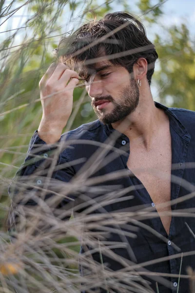 Handsome Italian Dark Haired Guy Shirt Dry Grass High Quality — Fotografia de Stock