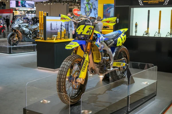 Milano, İtalya - 2021 11: Eicma Milano Bisiklet Fuarı Valentino Rossi 46 Yamaha Pisti off road bike. Yüksek kalite fotoğraf