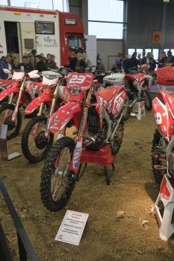 Milano, İtalya - 2021 11: Eicma Milano Bisiklet Fuarı Thomas Oldrati Honda Red Moto Enduro. Yüksek kalite fotoğraf