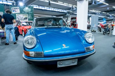 Modena, İtalya - 2021 07 04: Motor Vadisi Festivali arabası Porsche 911 ile buluşuyor. Yüksek kalite fotoğraf
