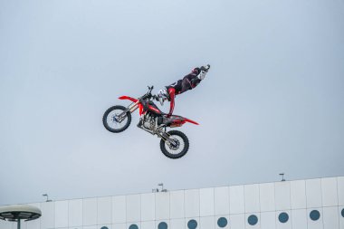 Milano, İtalya - 2021 11: Eicma Milano Bisiklet Fuarı Serbest Motokros numaraları. Yüksek kalite fotoğraf