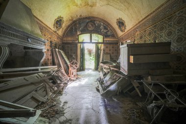 Terk edilmiş saraydaki fayanslı mutfak. Yüksek kalite fotoğraf