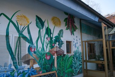 Piedmont Valchiusella 'daki Damanhur Vidracco ortak evinin resmi. Yüksek kalite fotoğraf