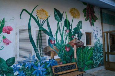 Piedmont Valchiusella 'daki Damanhur Vidracco ortak evinin resmi. Yüksek kalite fotoğraf