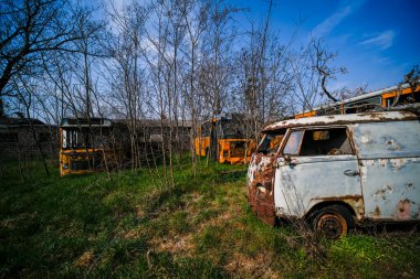 Terk edilmiş okul otobüsü durağı. Yüksek kalite fotoğraf