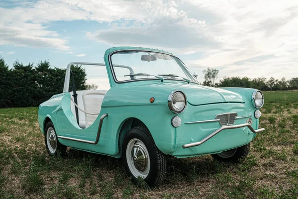 レッジョ エミリア イタリア 2021 Autobianchi Bianchina Spiaggina美しい復元されたターコイズヴィンテージ車 高品質の写真 — ストック写真