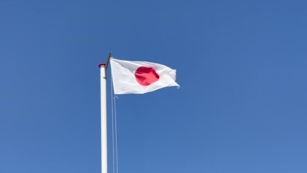 Japonská Vlajka Vlaje Větru Modré Obloze Vysoce Kvalitní Záběry — Stock video
