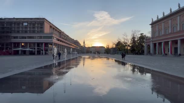Reggio Emilia Ιταλία Ηλιοβασίλεμα Στη Vittoria Victoria Πλατεία Σιντριβάνι Υψηλής — Αρχείο Βίντεο