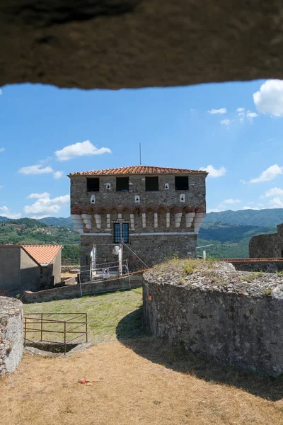 Hoofdtoren Van Het Sarzanello Fort Sarzana Spezia Hoge Kwaliteit Foto — Stockfoto