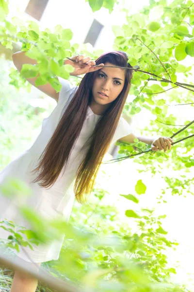 Schöne Brünette Italienische Mädchen Mit Dunklen Haaren Freien Hochwertiges Foto — Stockfoto
