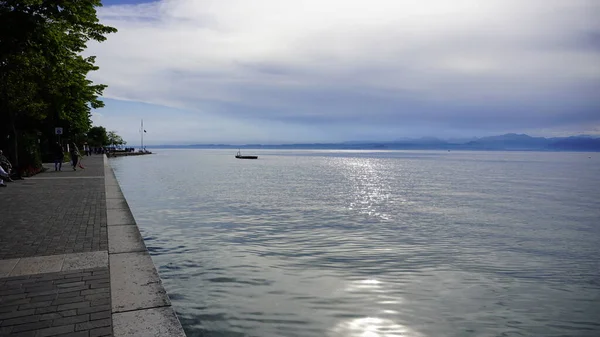 Πανόραμα Της Λίμνης Garda Από Sirmione Στο Ηλιοβασίλεμα Υψηλής Ποιότητας — Φωτογραφία Αρχείου