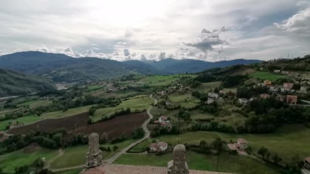 Torrechiara Κάστρο Πάρμα Επισκόπηση Και Καταπίνει Υψηλής Ποιότητας Πλάνα — Αρχείο Βίντεο