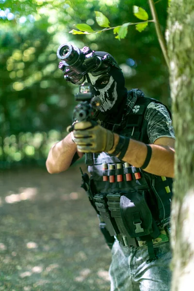 Homem Militar Com Máscara Cosplayer Visor Noturno Foto Alta Qualidade — Fotografia de Stock