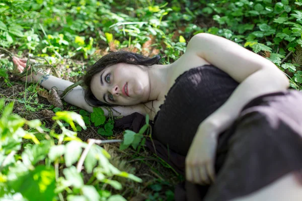 Beautiful Italian Girl Lying Woods High Quality Photo — 图库照片