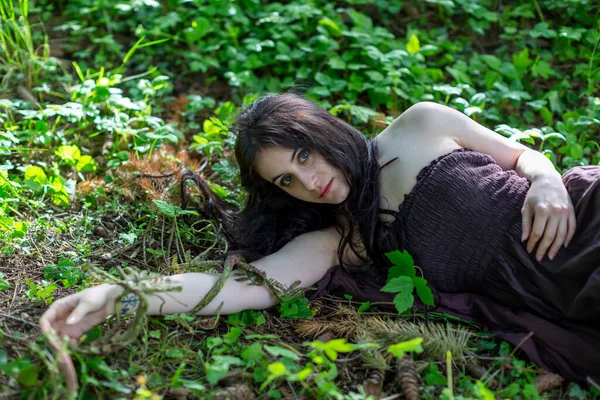 Beautiful Italian Girl Lying Woods High Quality Photo — Stock fotografie
