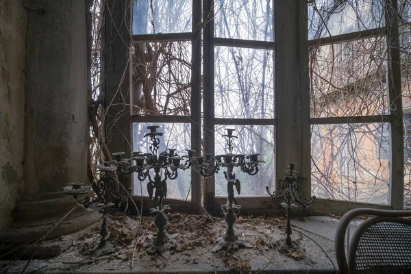 Window Candlesticks Abandoned House High Quality Photo —  Fotos de Stock
