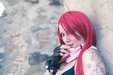 Lucca, İtalya - 2018 10 31: Lucca Comics ücretsiz kostüm etkinliği Yoko Littner seksi kırmızı peruklu bikinili kız. Yüksek kalite fotoğraf