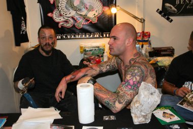 Milano, İtalya 02 11 2020: Milano Dövme Sözleşmesi, tatto ve parçalarla ilgili toplantı. Geleneksel irezumi. Yüksek kalite fotoğraf