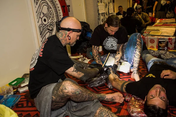 Milano, İtalya 02 11 2020: Milano Dövme Sözleşmesi, tatto ve parçalarla ilgili toplantı. Geleneksel irezumi. Yüksek kalite fotoğraf