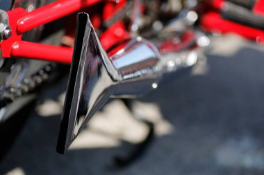 Bibbiano-Reggio Emilia İtalya - 07: 15 2015: Moto Guzzi Falcone şehir meydanında klasik arabaların ücretsiz mitingi. Yüksek kalite fotoğraf