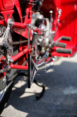 Bibbiano-Reggio Emilia İtalya - 07: 15 2015: Moto Guzzi Falcone şehir meydanında klasik arabaların ücretsiz mitingi. Yüksek kalite fotoğraf