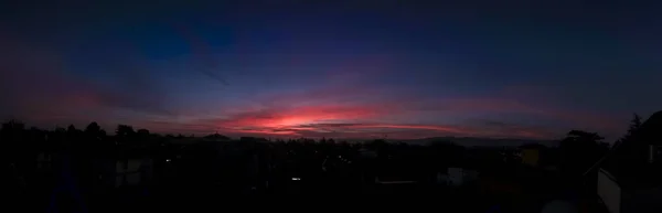 Красивий Схід Сонця Над Селом Дахами Будинків Високоякісна Фотографія — стокове фото