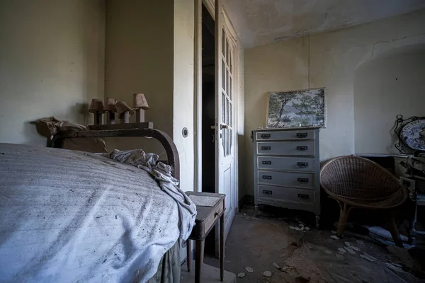 Bedroom Dust Abandoned House High Quality Photo — Stockfoto