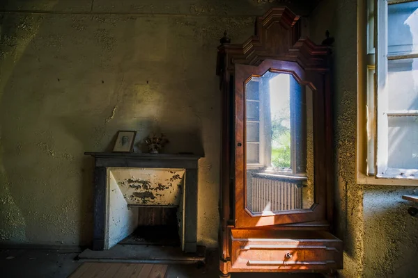 Fireplace Mirror Room Large Abandoned House High Quality Photo — Photo