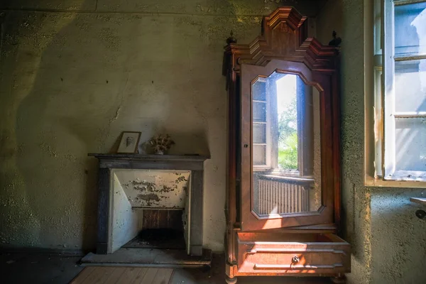 Fireplace Mirror Room Large Abandoned House High Quality Photo — Foto Stock