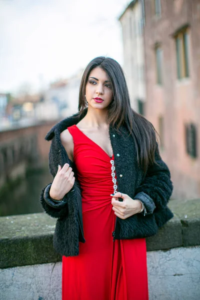 Beautiful Girl Standing Red Dress City Center High Quality Photo — Stockfoto