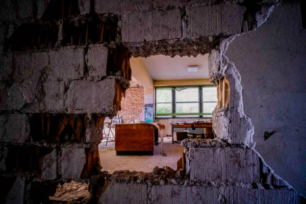 Hole Brick Wall Large Abandoned House High Quality Photo — 스톡 사진