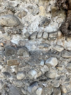 Ortaçağ taş ve çakıl taşlarıyla dolu kale duvarları. Yüksek kalite fotoğraf