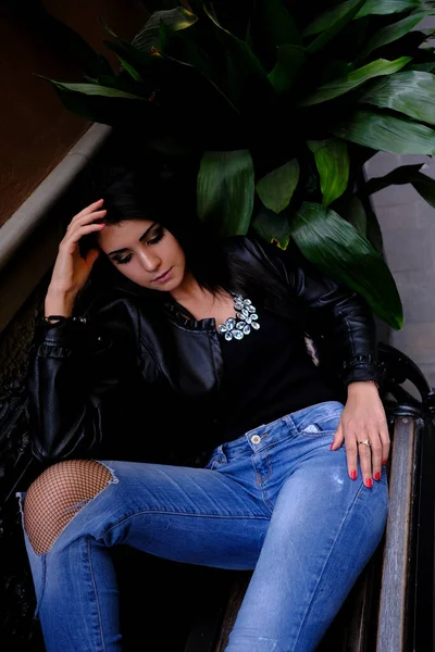 Beautiful Brunette Italian Girl Leather Jacket Jeans High Quality Photo — ストック写真